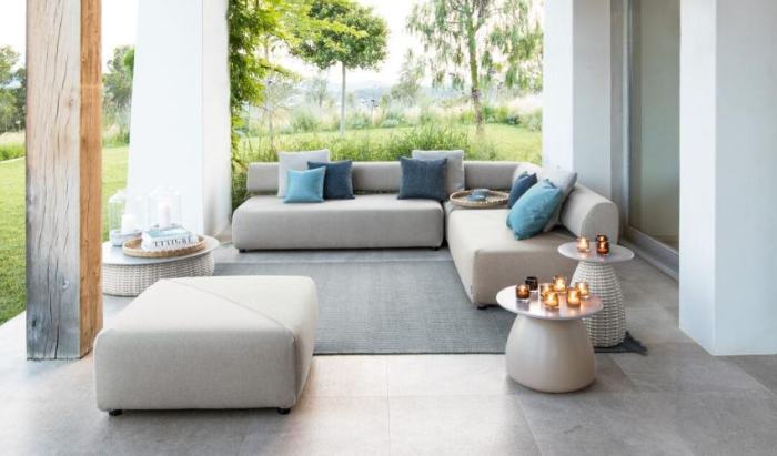 How to choose outdoor furniture that resists fading and weather