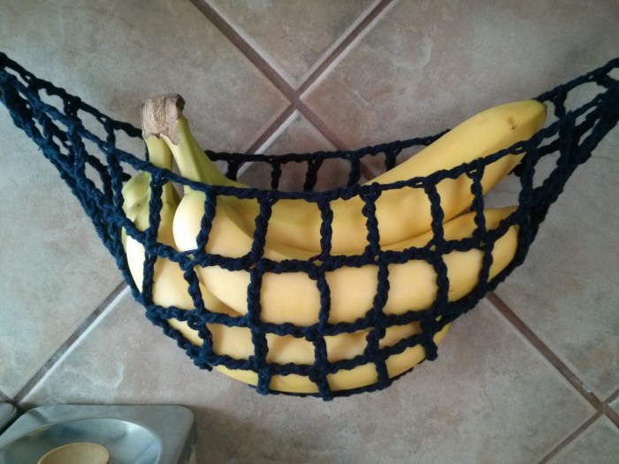Portable banana hammock for travel