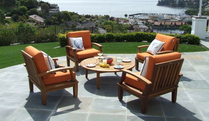 Best outdoor patio furniture deals in Canada
