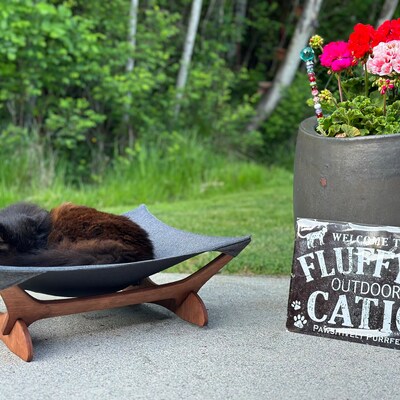 Banana hammock for cats with stand